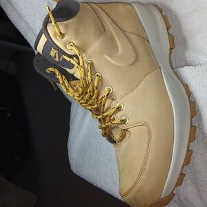 Nike Manoa Leather Size 12
